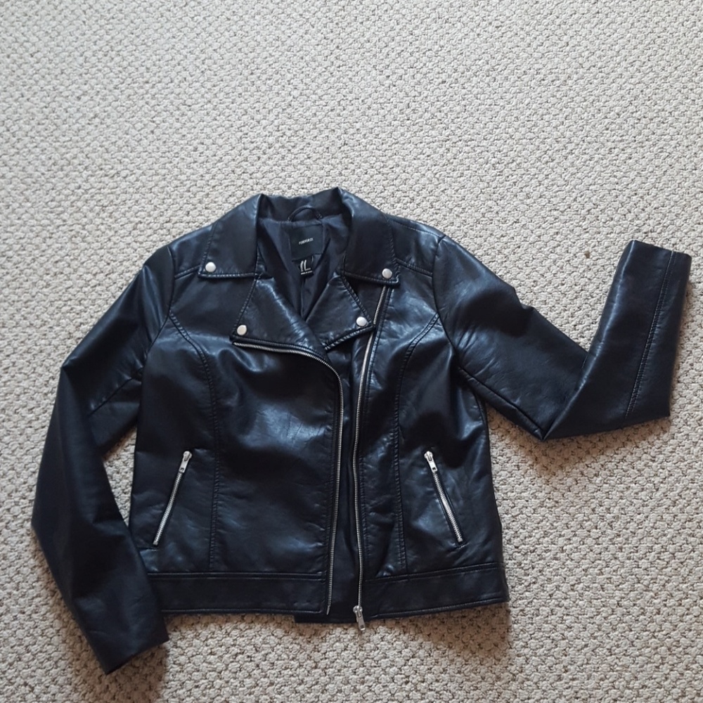 Black leather jacket - Size Medium