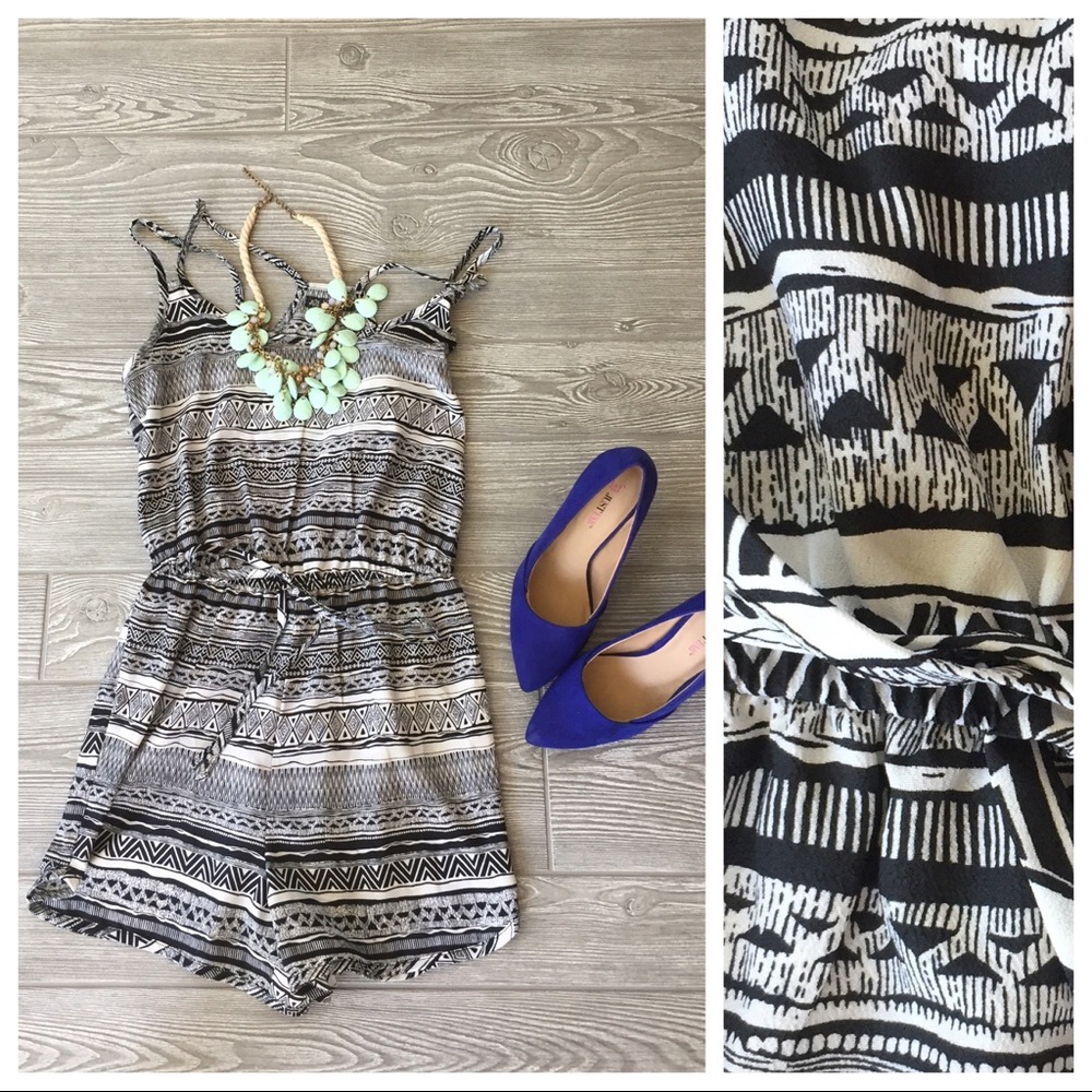 NWT. BeBop Romper. B&W Aztec print size S.