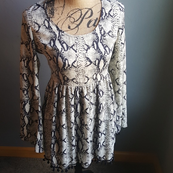 Tobi Dresses & Skirts - Tobi Snakeskin Print Chiffon Dress