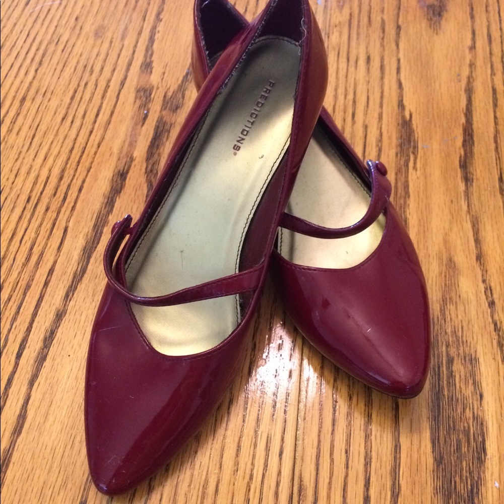 Sz8 wine colored,low heeled pumps
