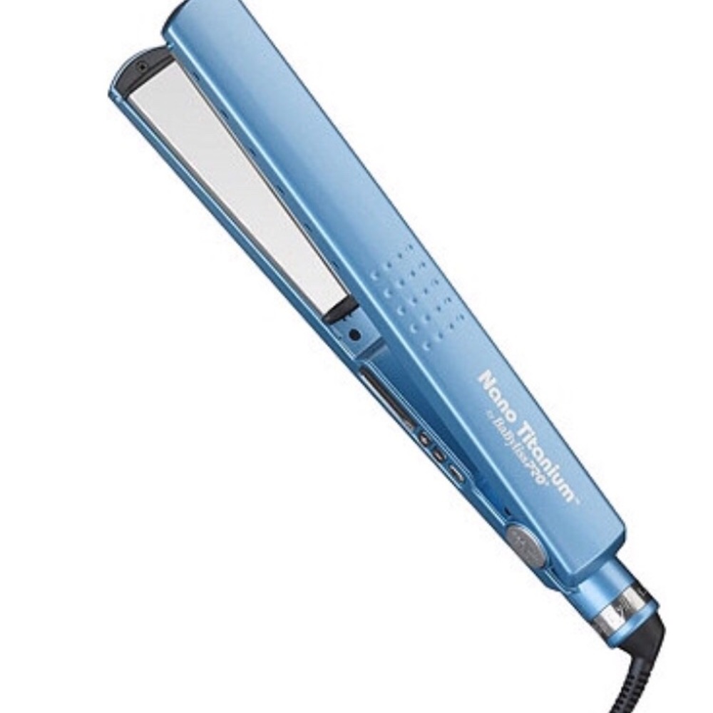 Babyliss Nano titanium 1 1/4 " flat iron.