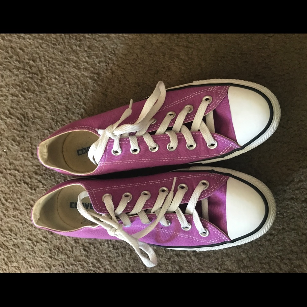 Great condition purple converse women's 9