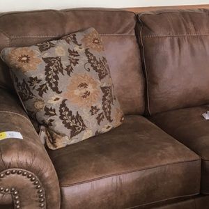 Meet your Posher, Aisha