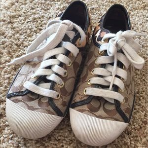 Authentic Coach shoes size 6. Gently used