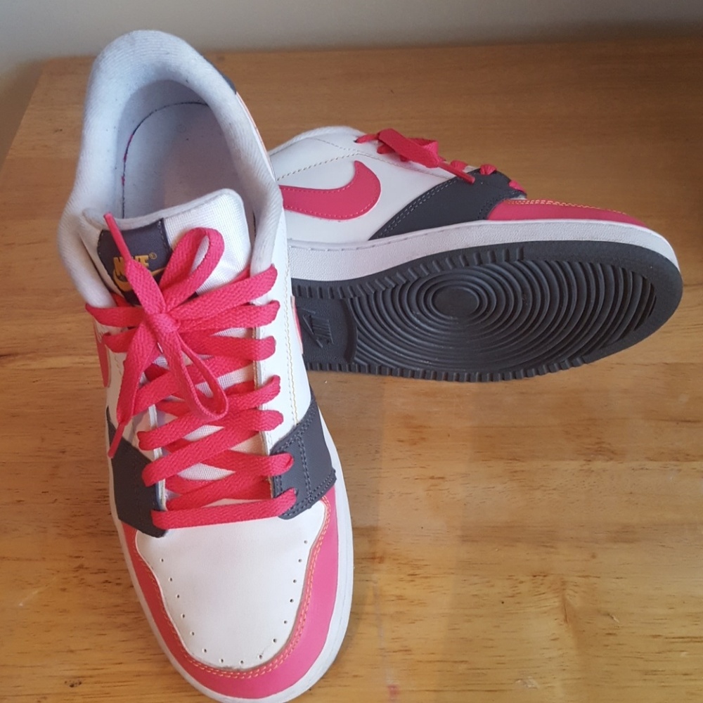 Size 10 Nike sneakers