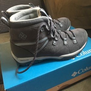 WOMEN’S MINX™ FIRE MID WATERPROOF HIKING BOOT