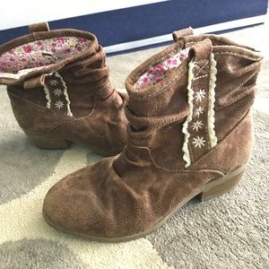 Girls boots barely worn