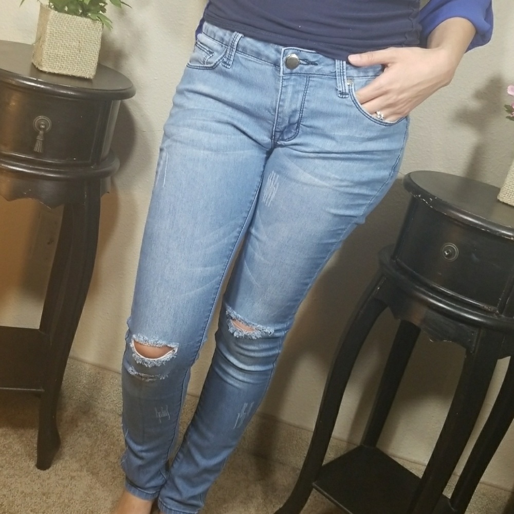 Distressed Jeans - Picture 5 of 5