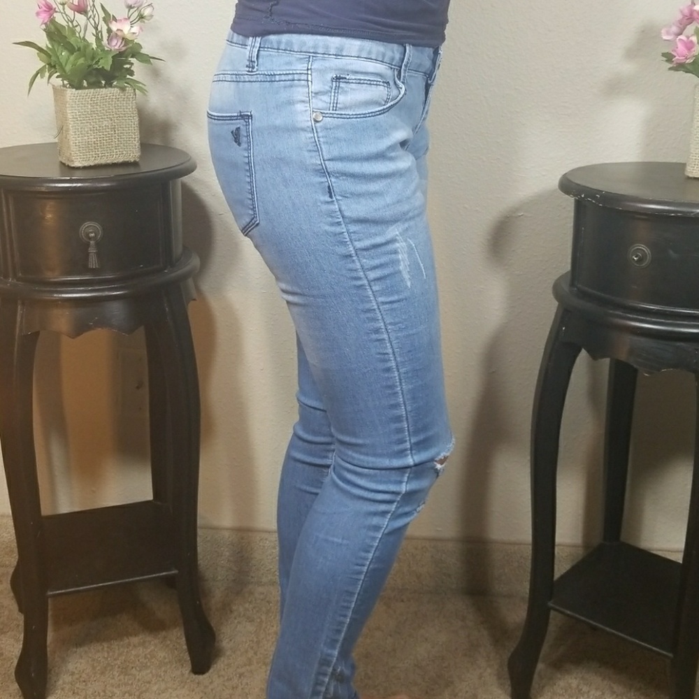 Distressed Jeans - Picture 2 of 5