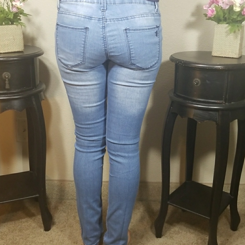 Distressed Jeans - Picture 3 of 5
