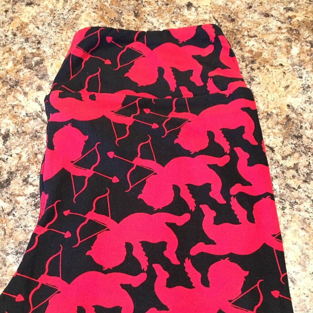 Lularoe Valentine Cupid Leggings