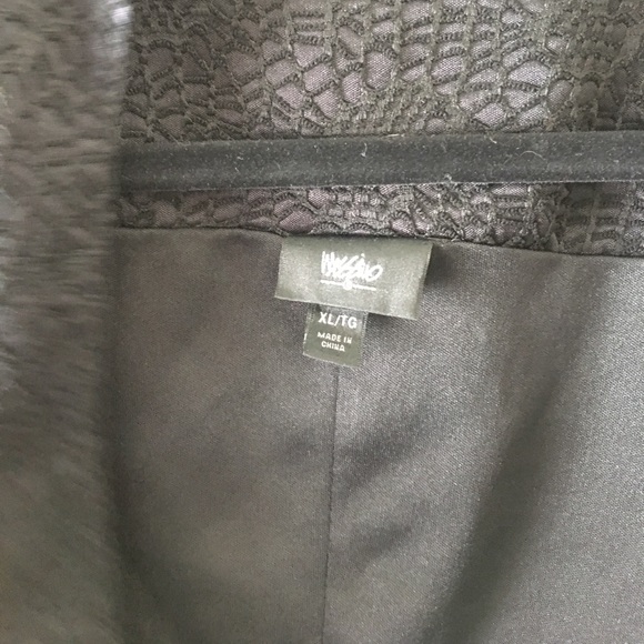 Quarter length textured black jacket - Picture 3 of 6