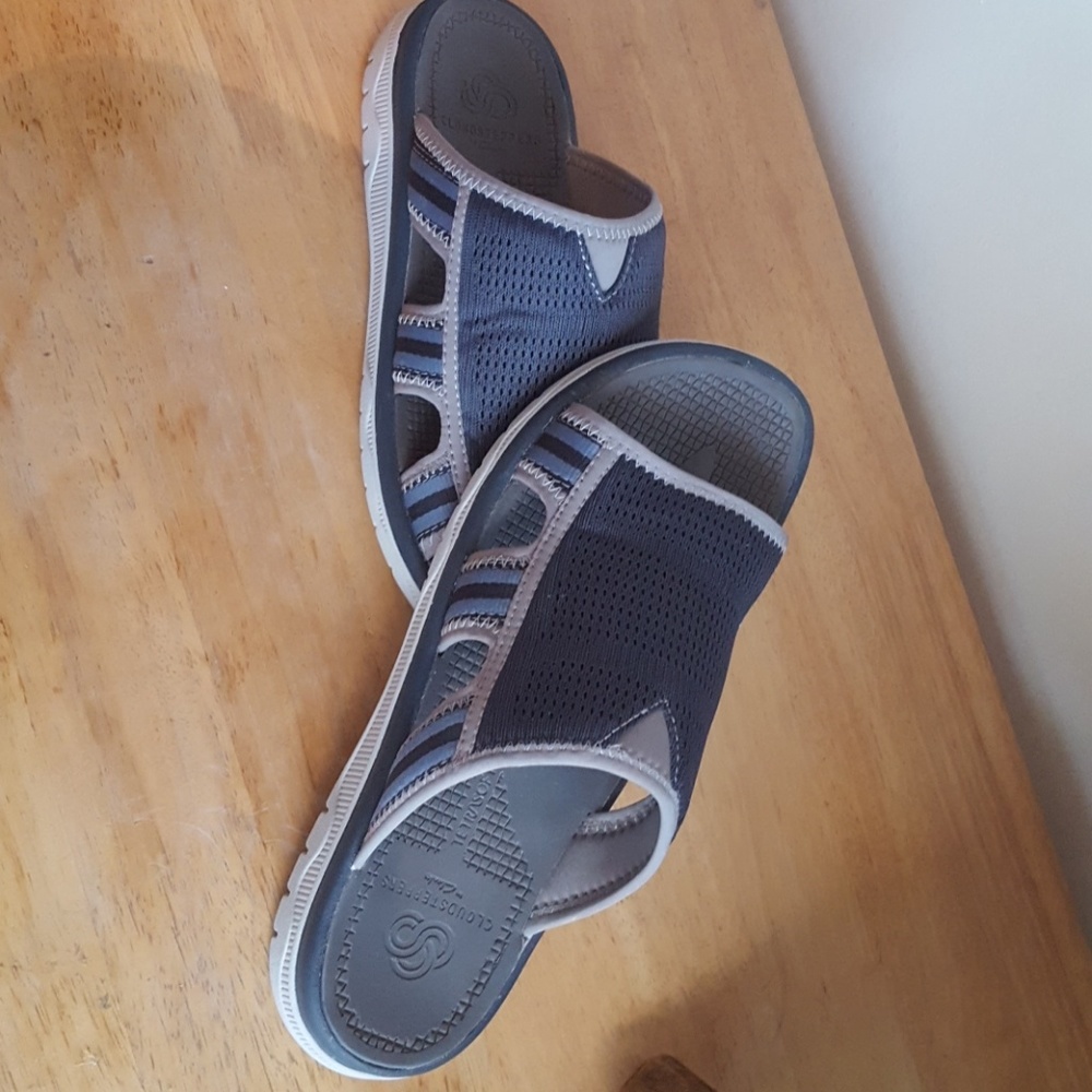 Size 9 Clark's Cloud steppers