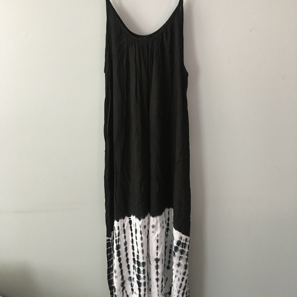 Maxi dress with dip die bottom