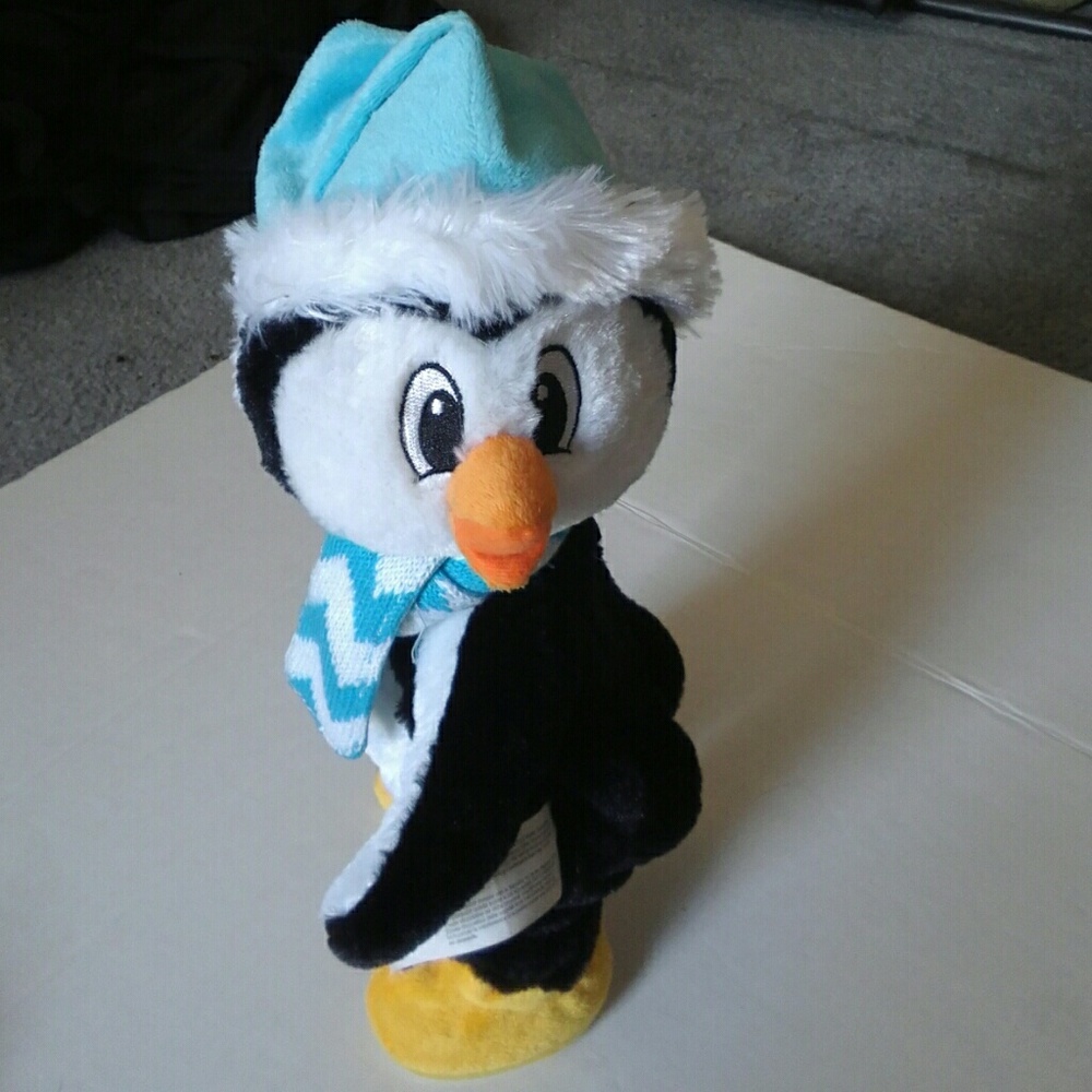Twerking Singing Christmas Penquin New W/O tags