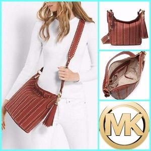 Michael Kors Brooklyn Medium Grommet Feed Shoulder