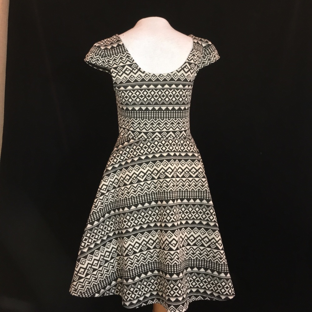 MOSSIMO DRESS - Picture 2 of 3