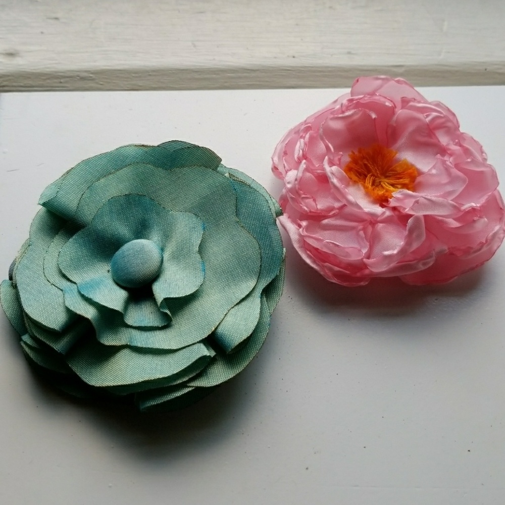Silky flower hair clip and pin 3" diameter
