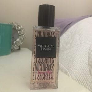 Victoria' Secret Love Me Fragrance Mist