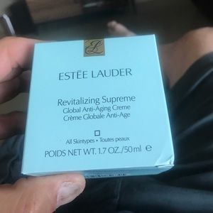 Estée Lauder Revitalizing Supreme