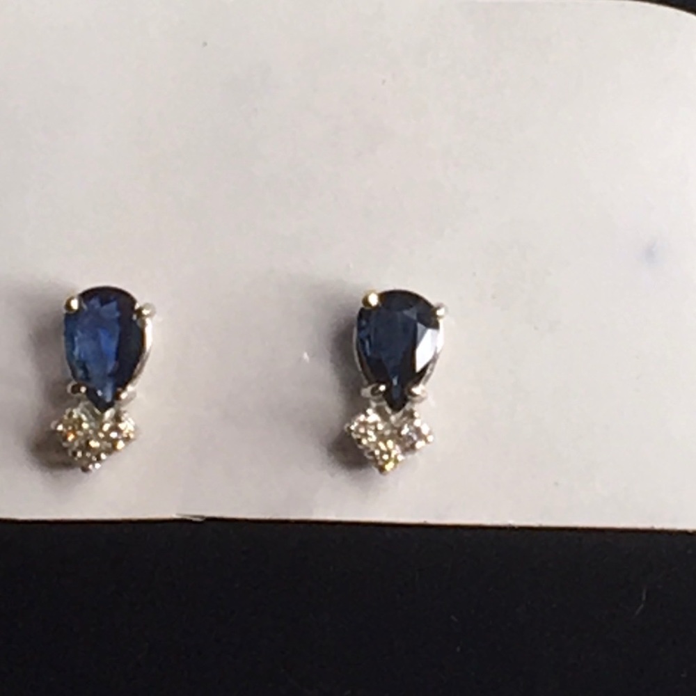 Sapphire earrings in white gold