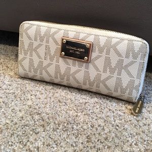 Michael Kors cream wallet Michael Kors cream wallet
