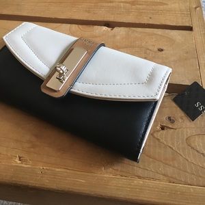 Guess wallet nwt Guess wallet nwt