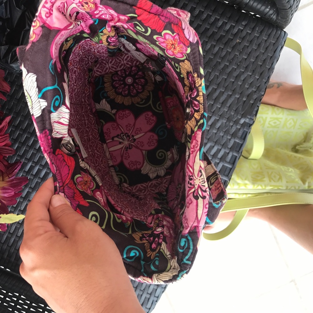 Vera Bradley flower print purse - Picture 4 of 6