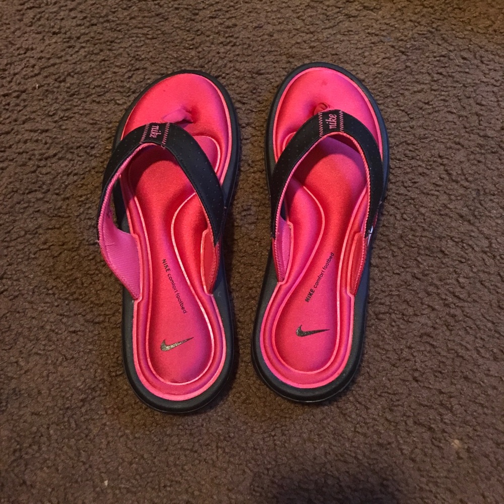 Nike comfort footbed flip flops! Great condition