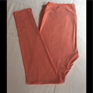 LuLaRoe TC PEACH! New w/o tags. Never worn.