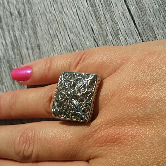 Jewelry - Statement ring