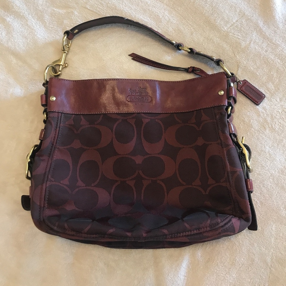 Coach bag in EUC. Rare burgundy wine 🍷 color