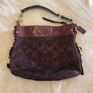 Coach bag in EUC. Rare burgundy wine 🍷 color