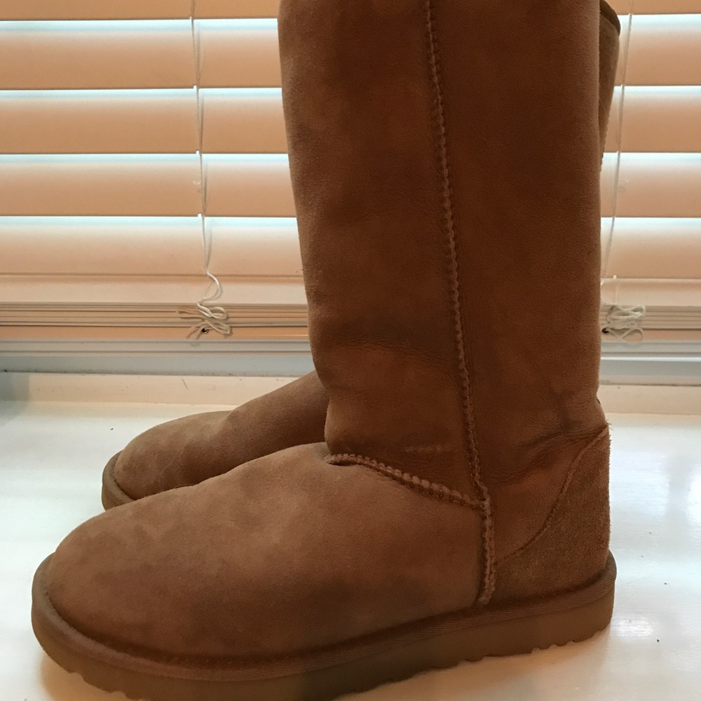 Tan tall Uggs