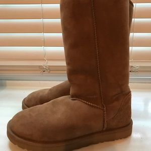 Tan tall Uggs