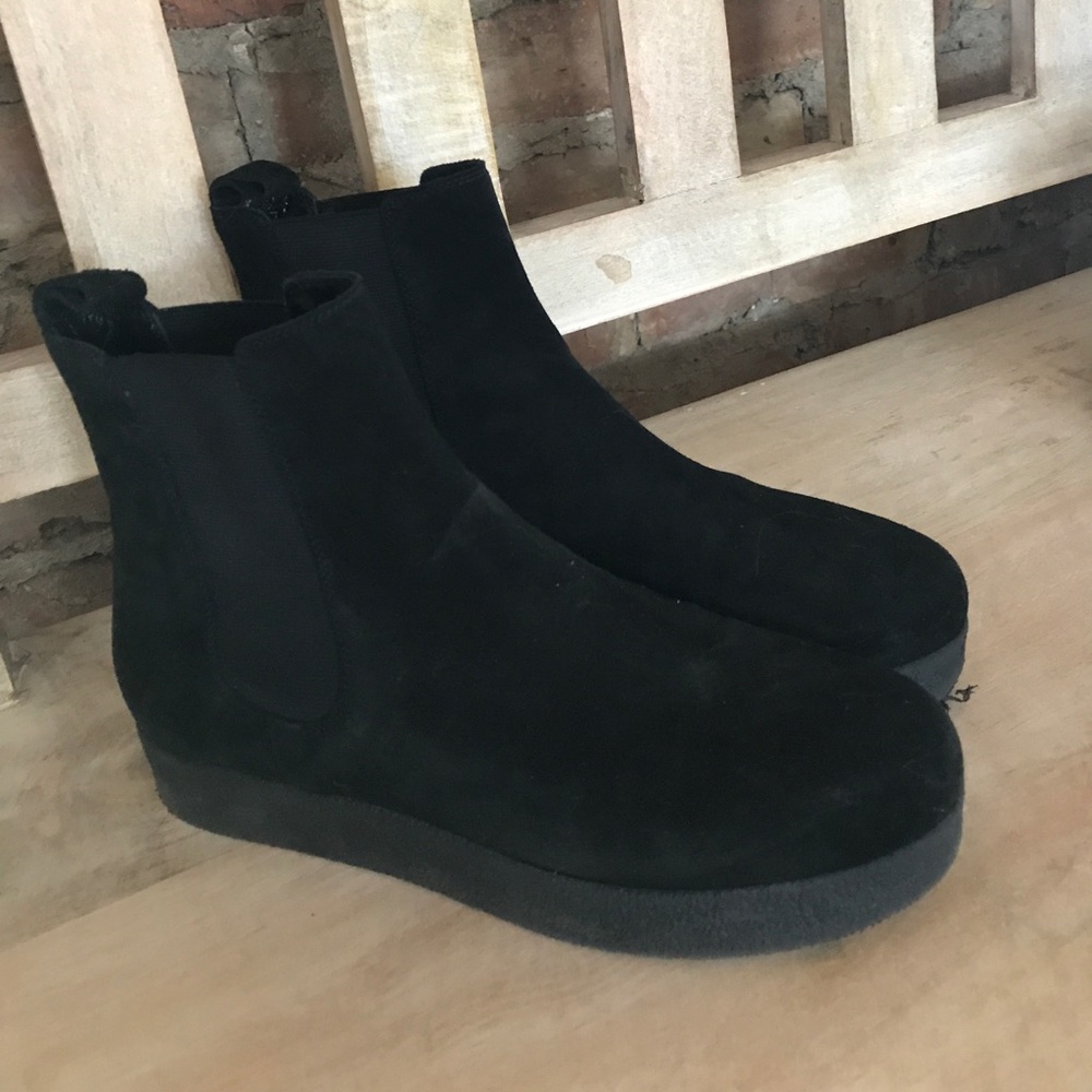 Platform suede Chelsea boot