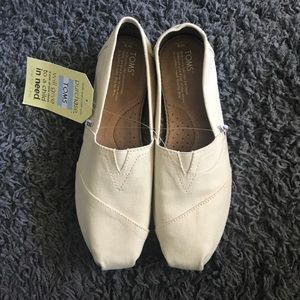 Women’s Classic Toms 🎉NEW WITH TAGS🎉