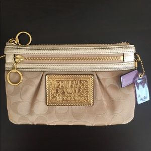 Coach small cross body purse Coach small cross body purse