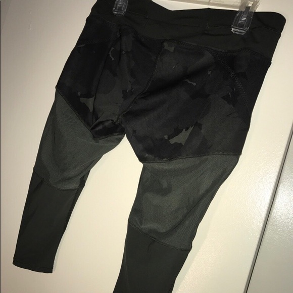 Lululemon camo crops - Picture 1 of 2