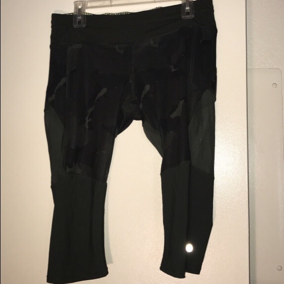 Lululemon camo crops - Picture 2 of 2