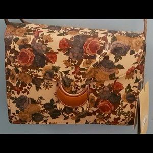 PATRICIA NASH SANNIO TRIFOLD FLORAL PURSE LIKE NEW PATRICIA NASH SANNIO TRIFOLD FLORAL PURSE LIKE NEW