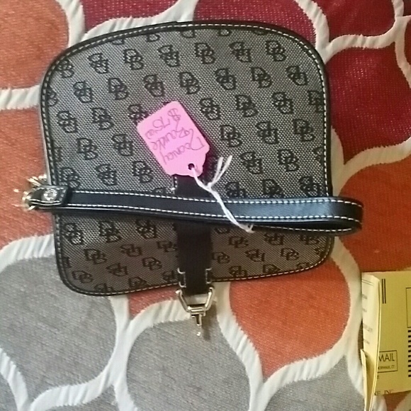 Dooney & Bourke Wristlet - Picture 3 of 4