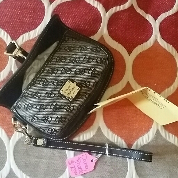 Dooney & Bourke Wristlet - Picture 4 of 4