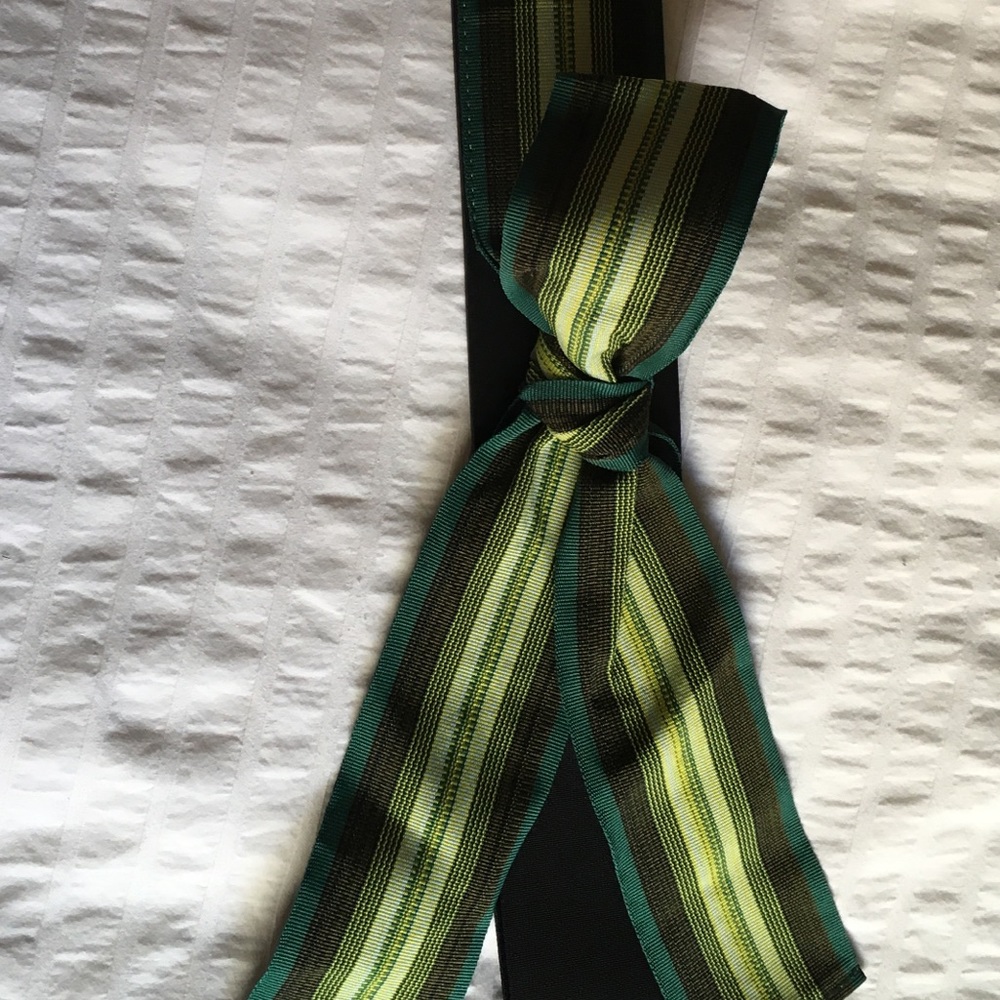 Green bow belt