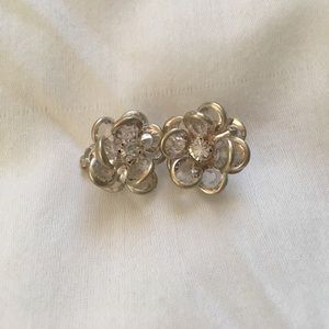 Flower clip on earrings