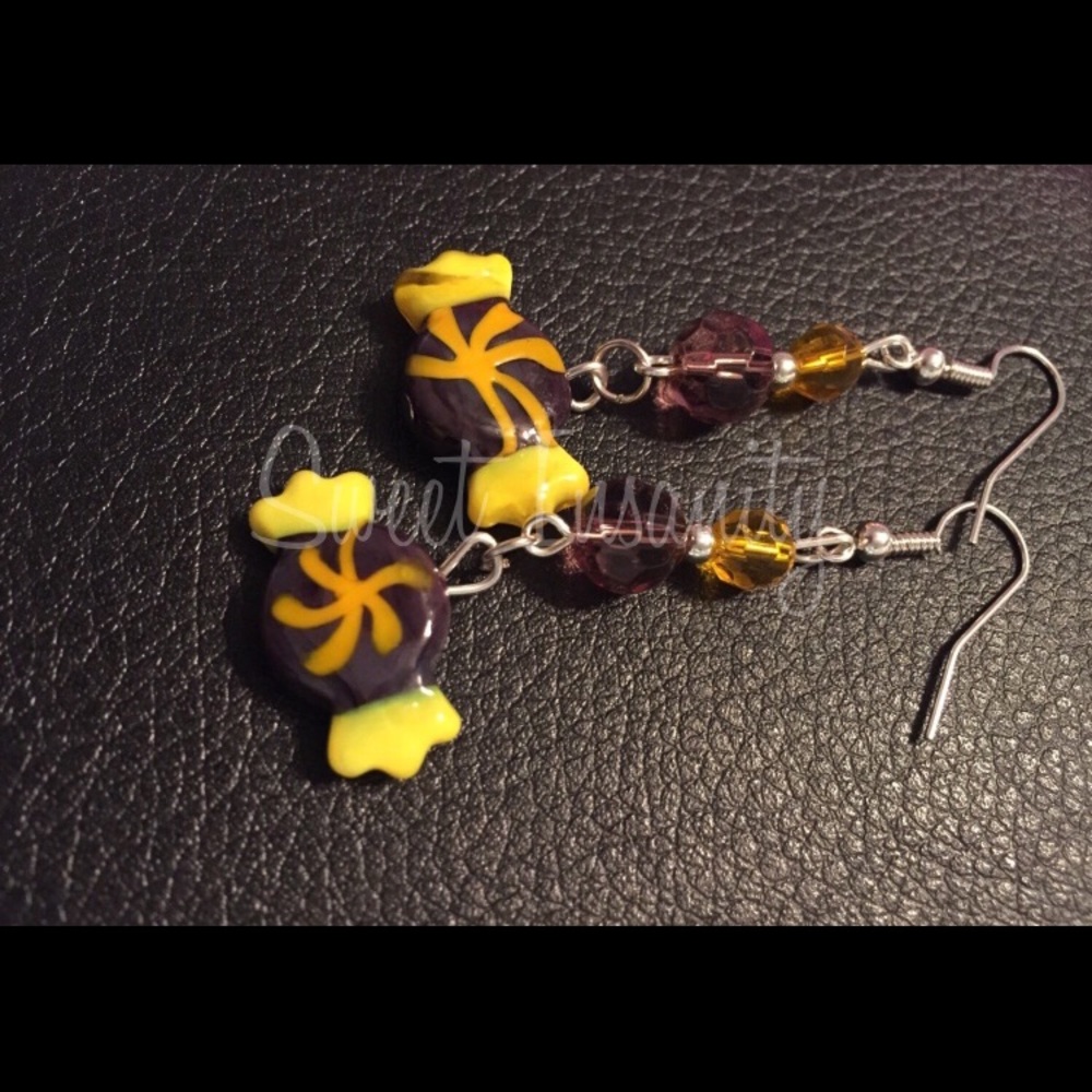 Candy lampwork glass Halloween earrings. NWOT