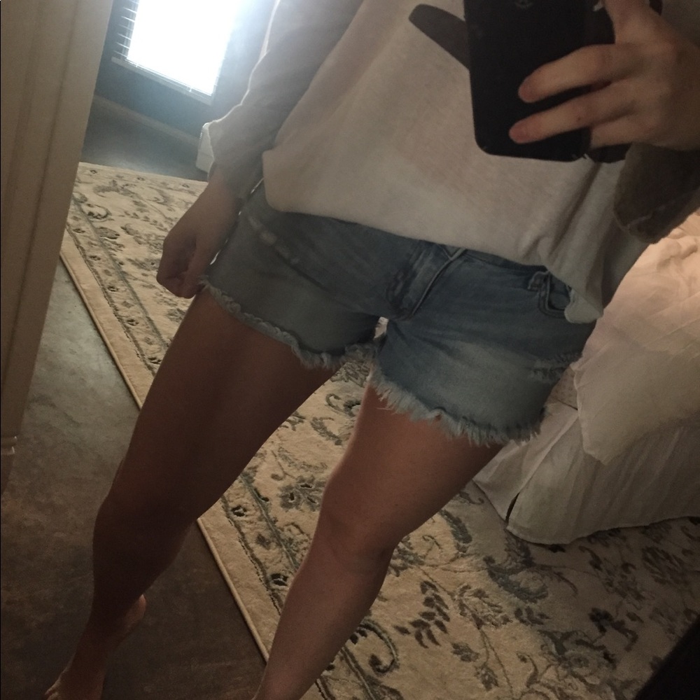 💥SOLD💥 Distressed denim cutoffs