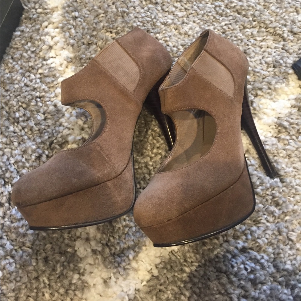 **Taupe heels**