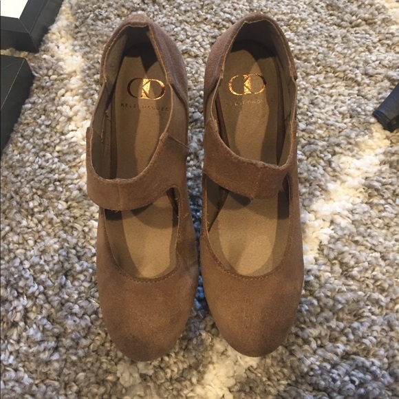 **Taupe heels** - Picture 2 of 5