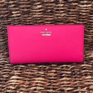 HOT PINK KATE SPADE WALLET 💐 HOT PINK KATE SPADE WALLET 💐